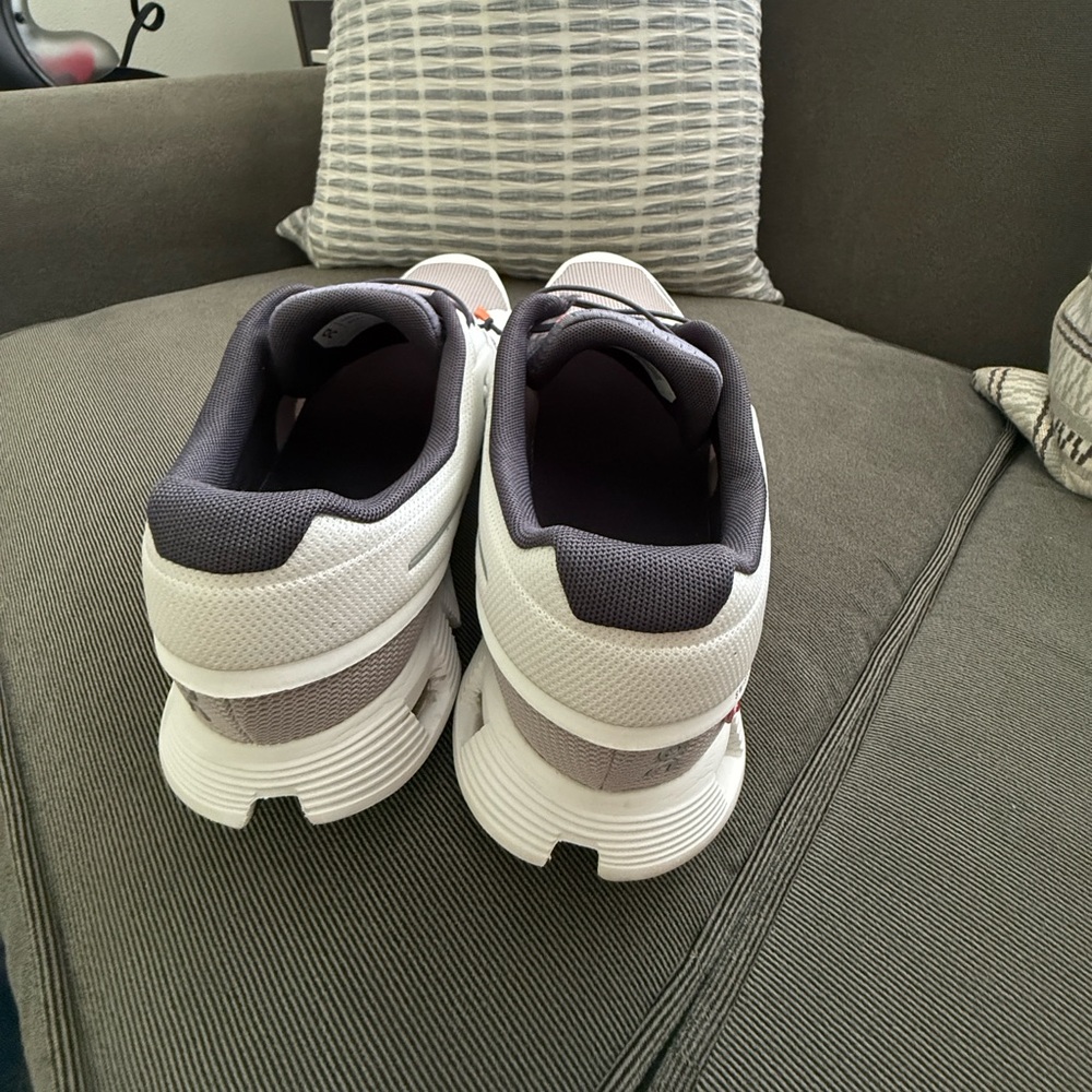 On Running Men's Cloud 5 sneakers.